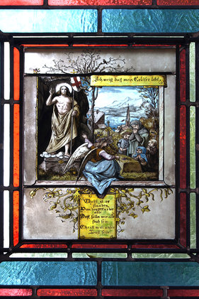 Sakristeifenster mit Bleiglas der Kirche in Nusse