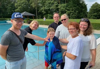 Pastorin-Familie-Schwimmbad-Freibad - Copyright: Bastian Modrow