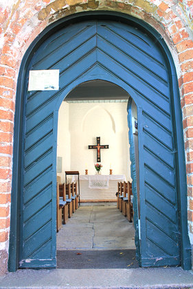 Eingang der Wege-Kapelle in Klein Grönau