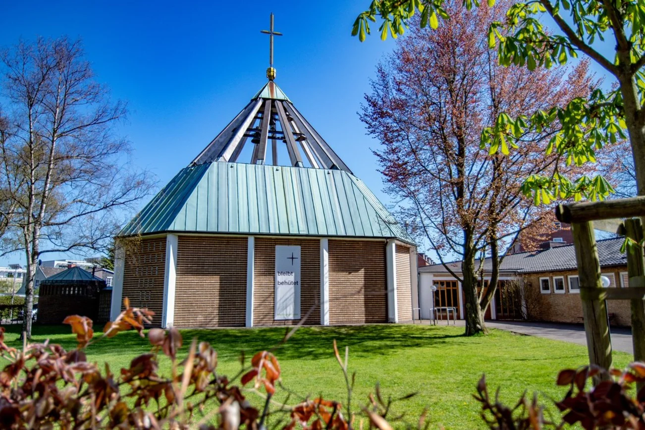 Blick auf eine Kirche