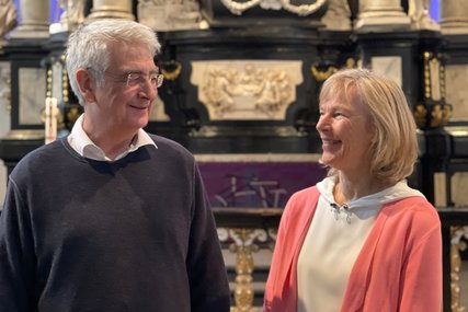 Lutz und Kathrin Jeck lächeln einander an. - Copyright: Steffi Niemann