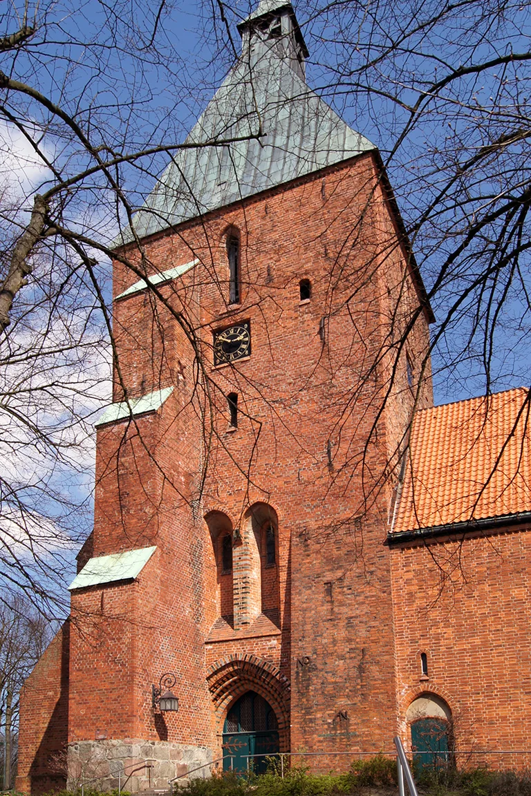 Außenansicht der St.-Nicolai-Kirche in Mölln