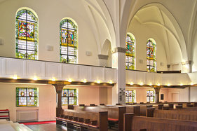 Blick vom Altar aus auf die Südempore in St. Gertrud