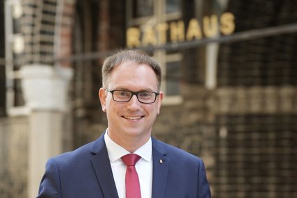 Ein Mann lächelt in die Kamera - Copyright: Stefan Schenk
