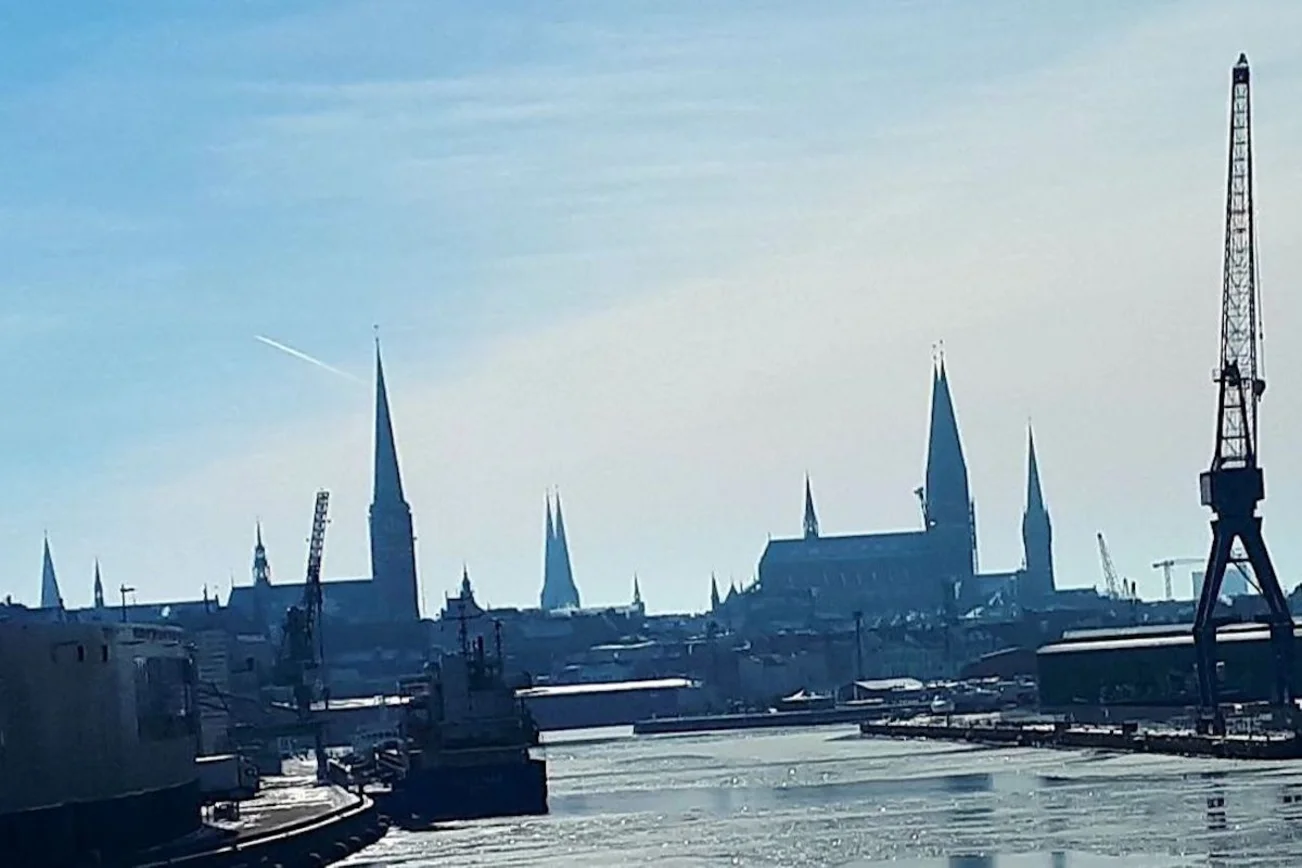 Lübecks Stadtsilhouette wird geprägt von den sieben Türmen.