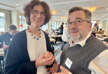 Zwei Menschen schauen in die Kamera  - Copyright: Bastian Modrow