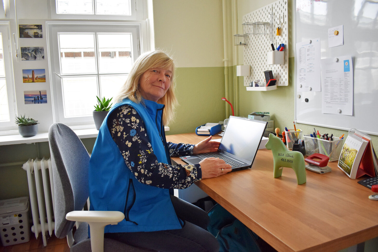 Eine Frau in einem Büro