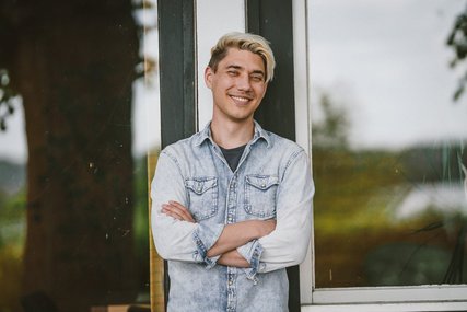 Mann lächelt in die Kamera - Copyright: Guido Kollmeier