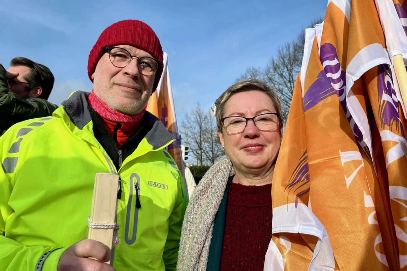Demo gegen rechts, zwei menschen 