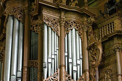 Blick von vorne auf einen Ausschnitt der Orgel in St. Aegidien - Copyright: Ev.-Luth. Kirchenkreis Lübeck-Lauenburg