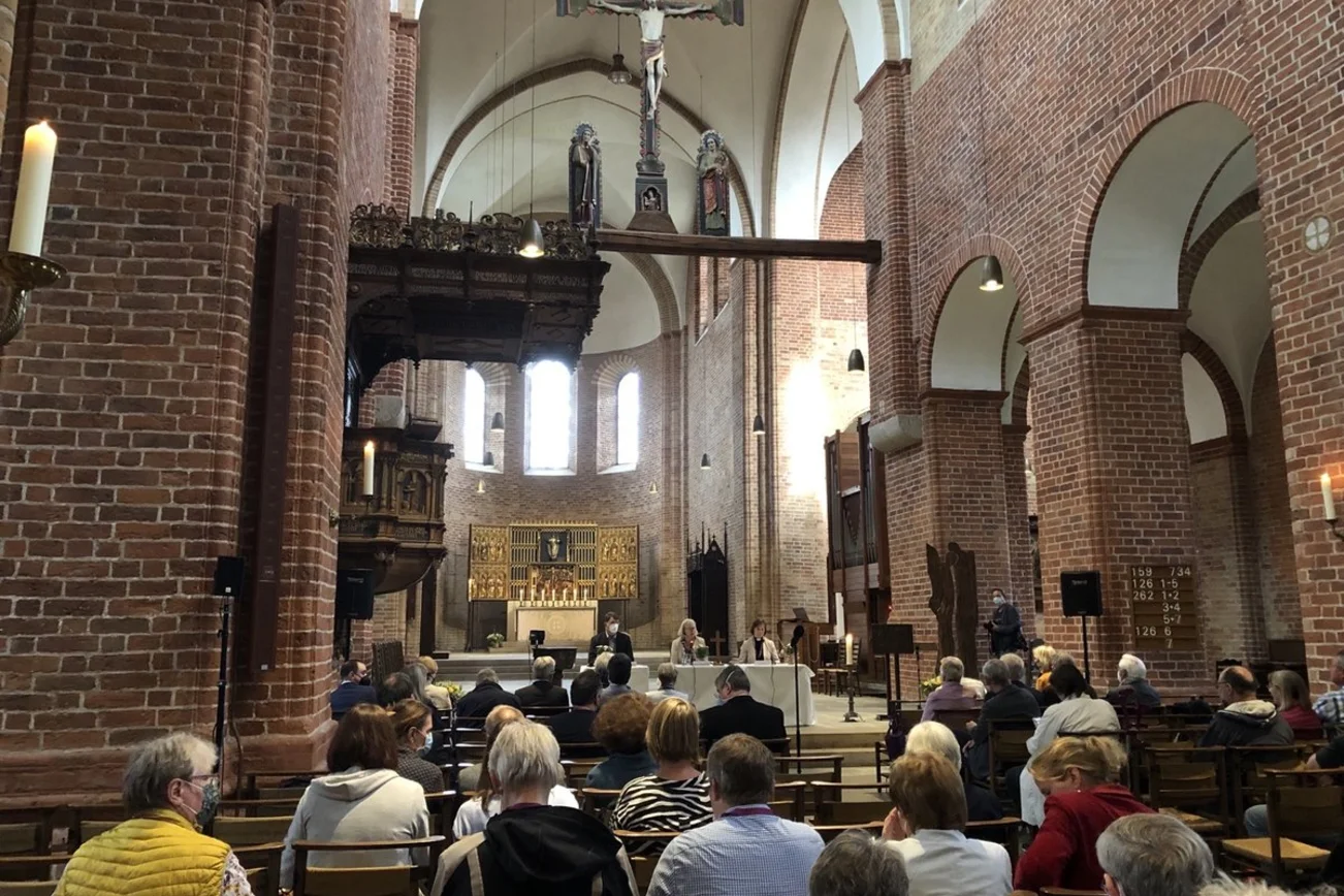 Blick in eine Kirche