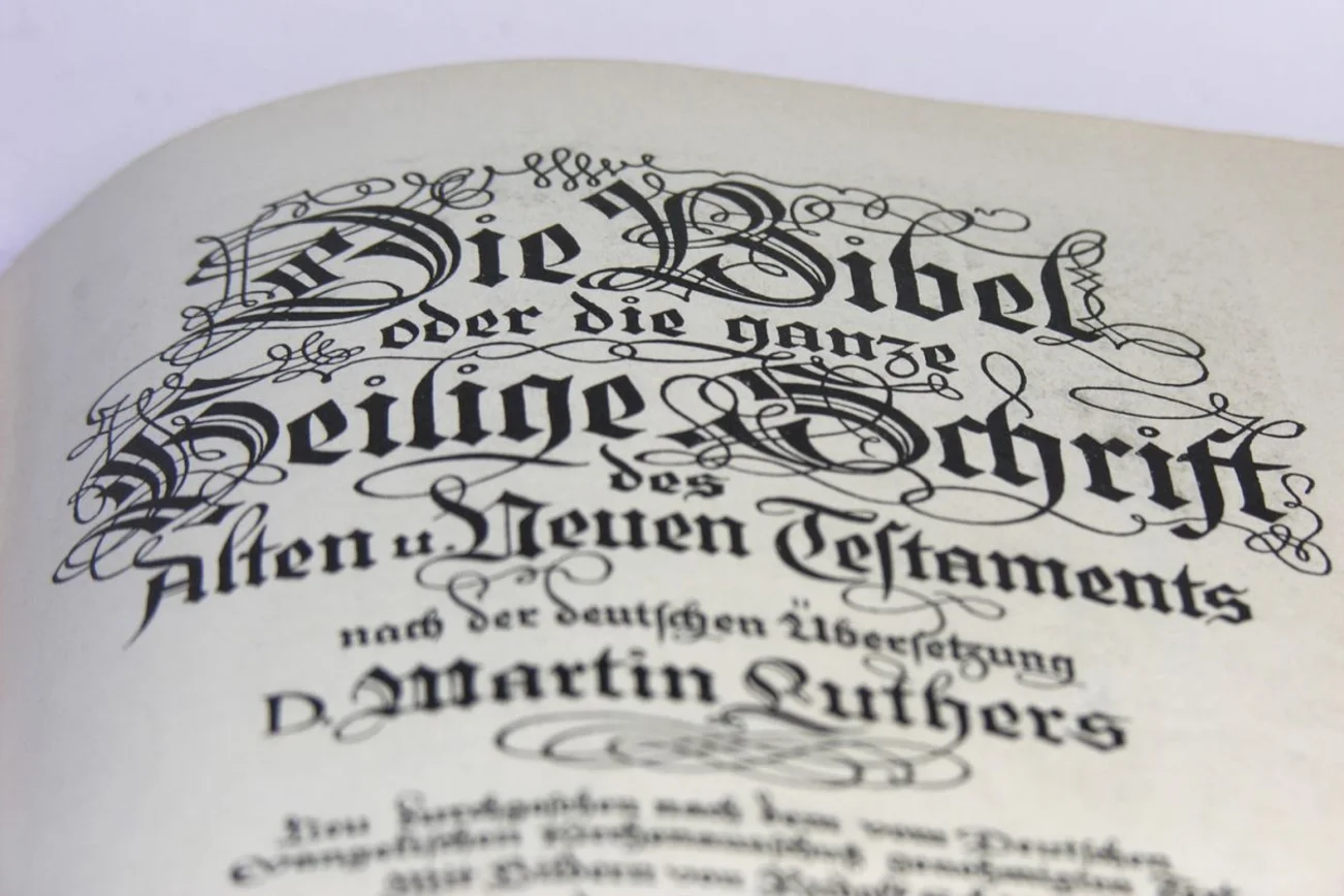 Ein Schriftzug aus der Bibel Martin Luthers