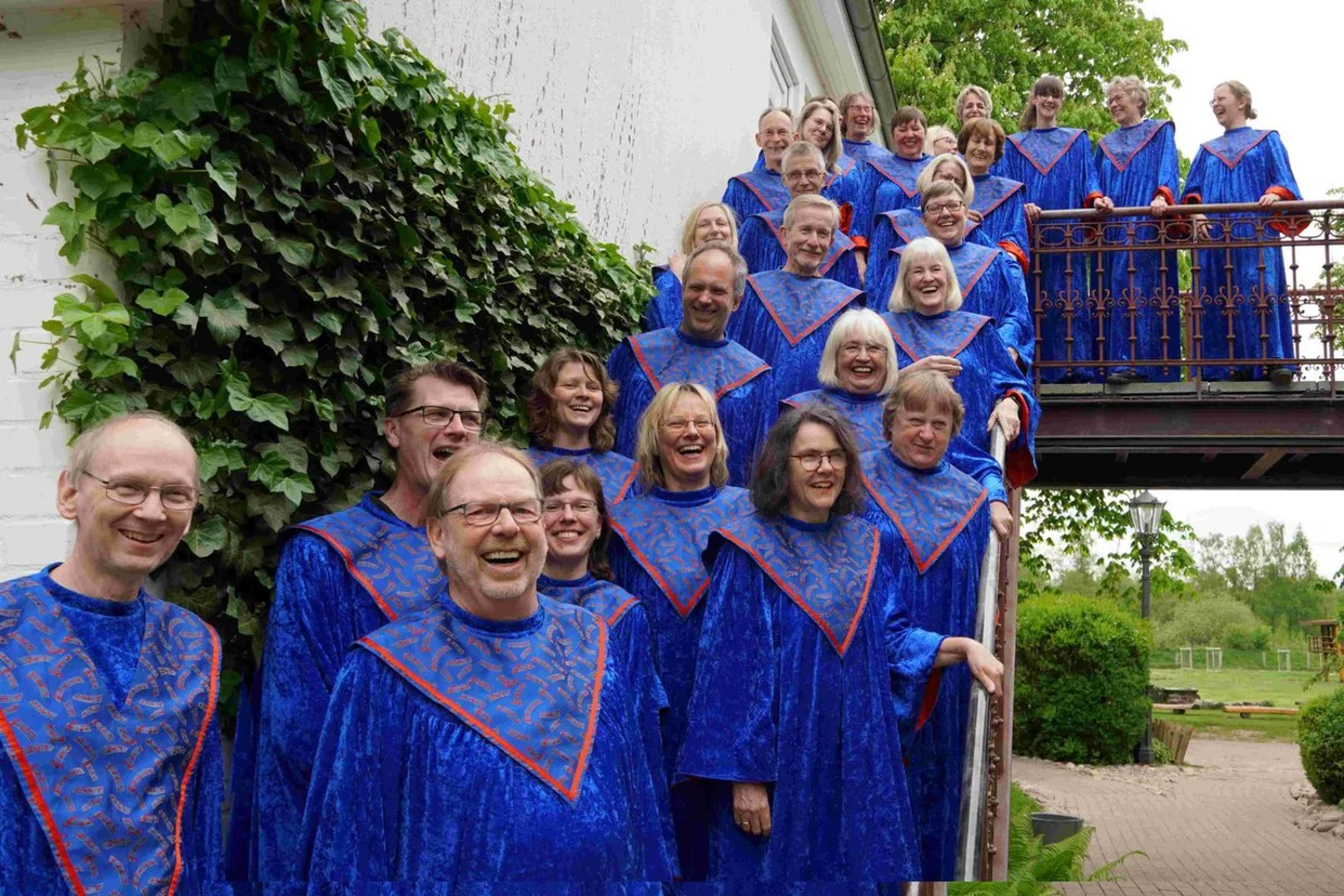 Stormarn Singers auf Treppe