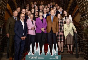 Gruppenbild im Rathaus  - Copyright: Oliver Beck 