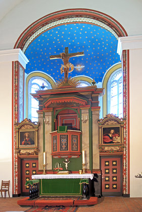 Der Altarraum der Kirche in Nusse