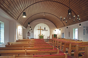 Innenansicht der Heilig-Geist-Kirche Mölln, Blick auf den Altar