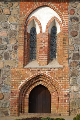Außenansicht des Portals der Marienkirche Büchen-Dorf
