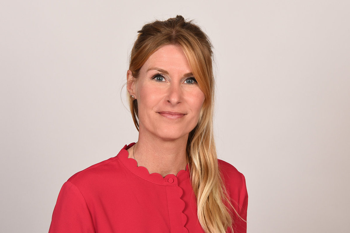 blonde Frau mit langen Haaren