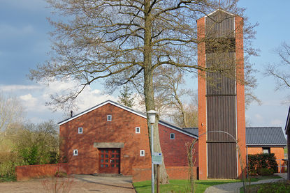 Der Eingang der Versöhnungskirche in Dassendorf - Copyright: Manfred Maronde