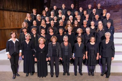 Die Lübecker Singakademie mit ihrer Leiterin Gabriele Pott - Copyright: Lübecker Singakademie