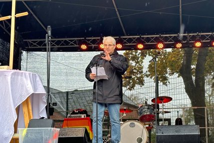 Ein Mann auf einer Bühne - Copyright: Oliver Erckens