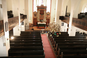 Innenansicht der Kirche in Nusse, Blick von der Empore