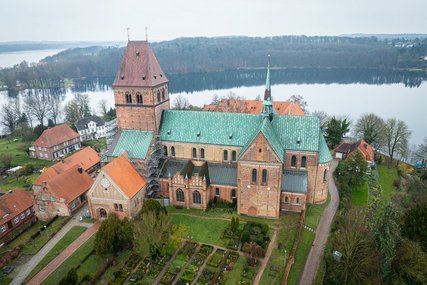 Luftbild von einer Kirche - Copyright: Oliver Beck