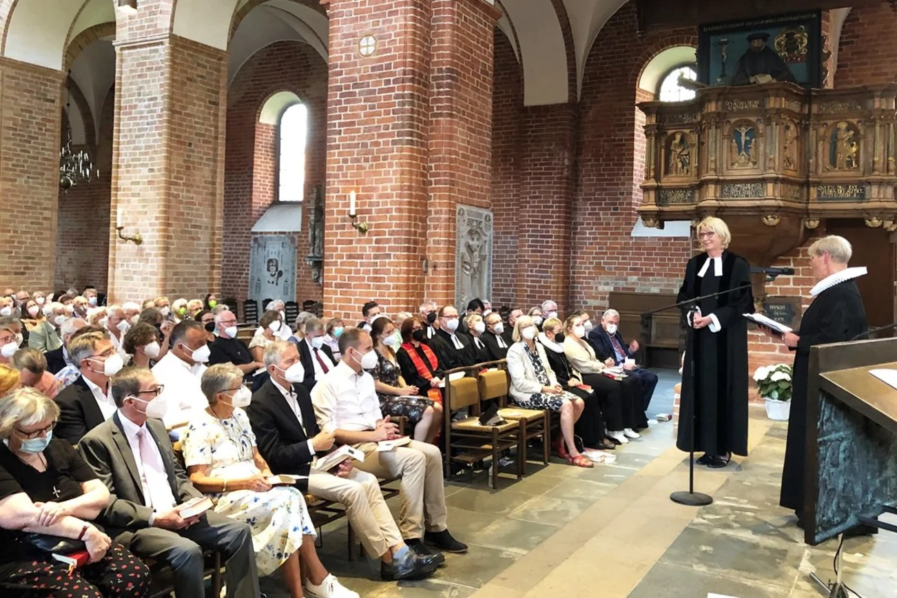 Der Blick auf die Festgemeinde im Ratzeburger Dom.