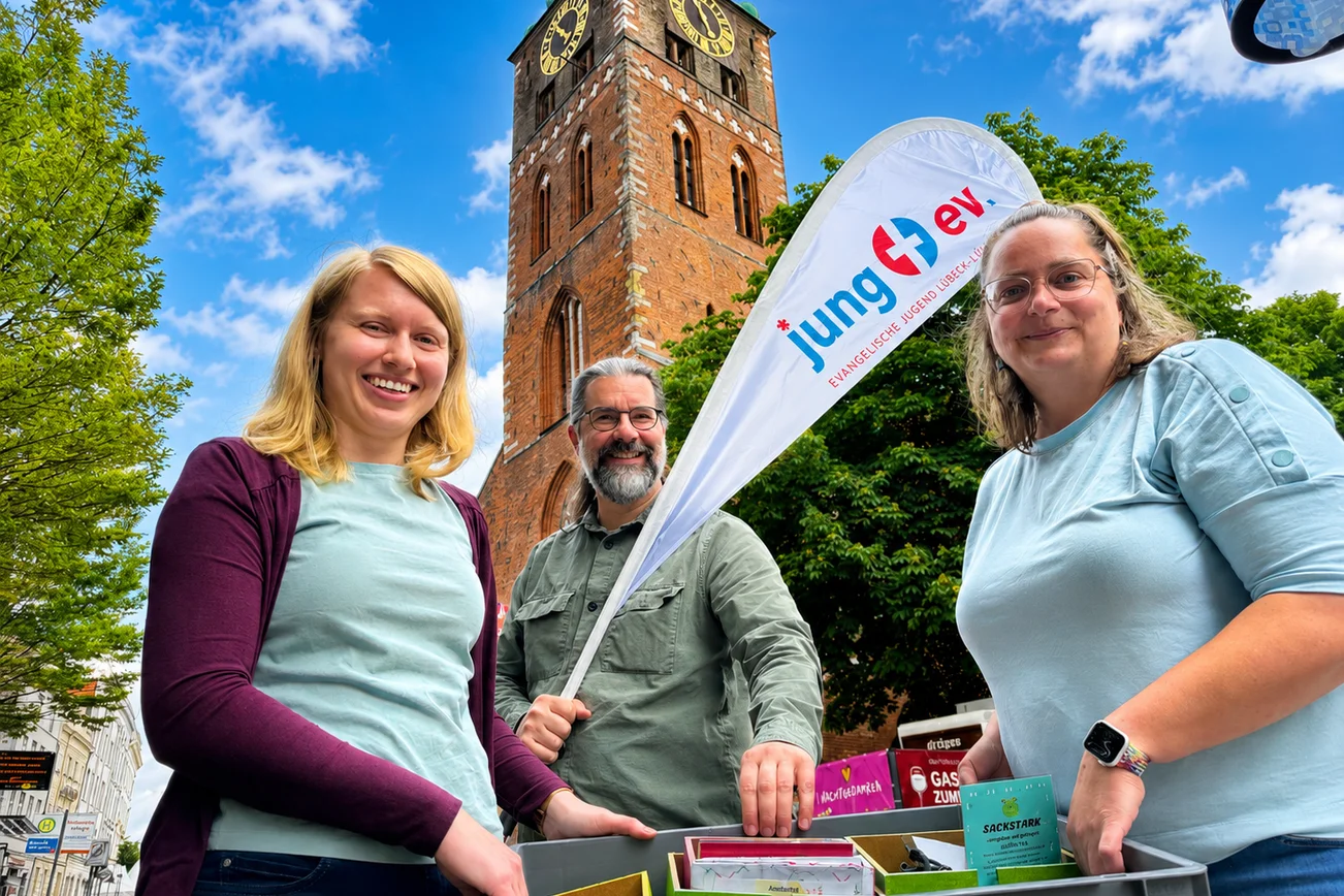 Menschen vor einer Kirche