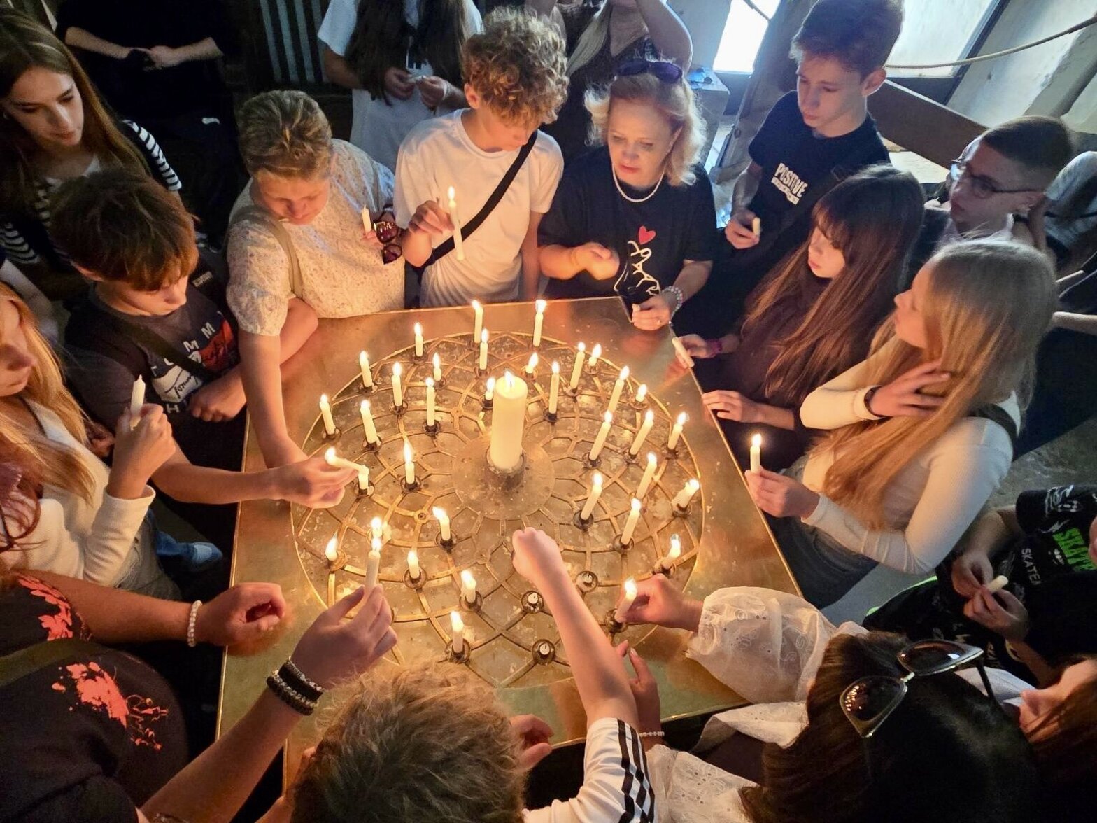 Gruppenbild in einer Kirche