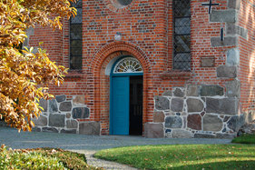 Blick auf die Eingangstür in St. Georg
