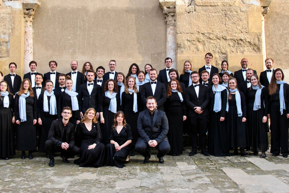 Die Sängerinnen und Sänger vom Kammerchor im Gruppenfoto - Copyright: Karima Albrecht