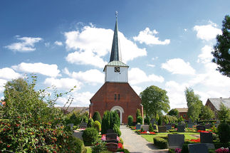 Gräber vor der St.-Marien-Kirche