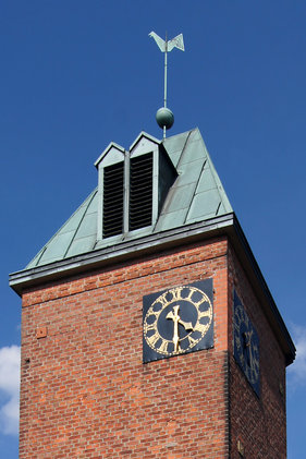 Nahansicht der Turmspitze der St-Bartholomäus-Kapelle Salem