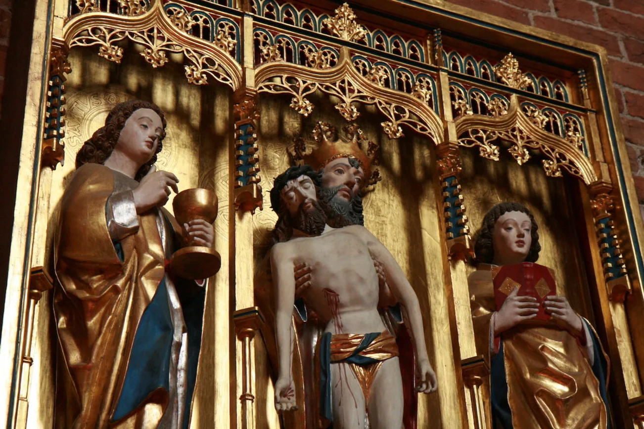 Viele Kirchengemeinden bieten Passionsandachten an - mit Präsenz und digital.