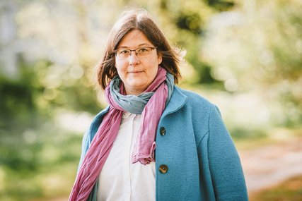 Frau guckt freundlich in die Kamera. - Copyright: Guido Kollmeier