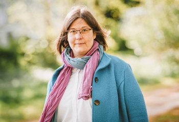 Frau guckt freundlich in die Kamera. - Copyright: Guido Kollmeier