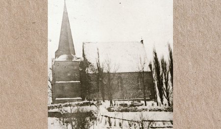 Historische Aufnahme einer Kirche.