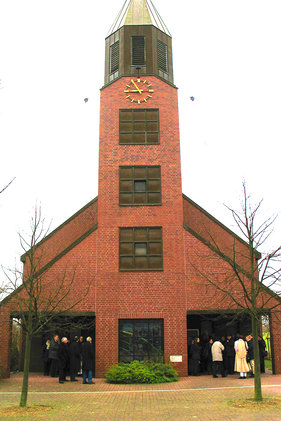 Vorderseite mit Eingang der Versöhnungskirche Travemünde