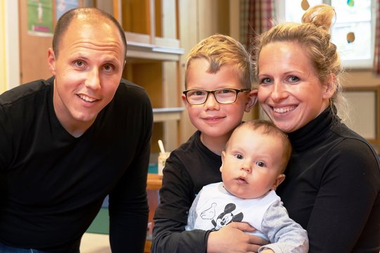 Familie mit zwei Kindern