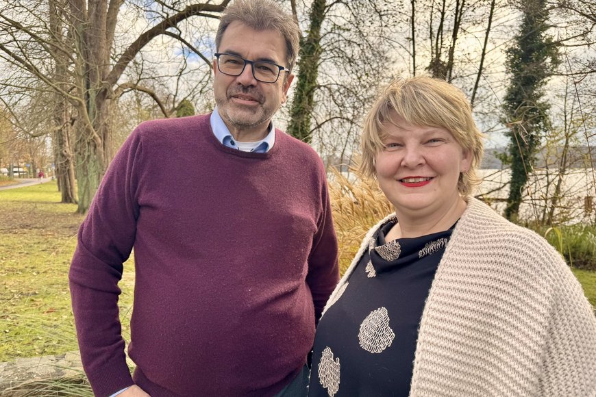 Zwei Menschen schauen in die Kamera  - Copyright: Bastian Modrow