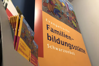 Schriftzug vom Flyer Familienbildungsstätte Schwarzenbek