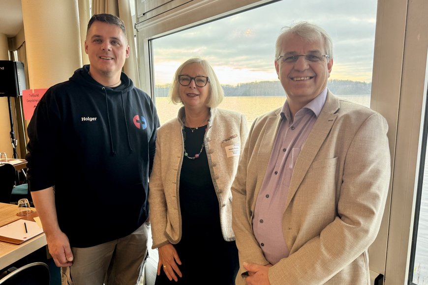 Drei Personen schauen in die Kamera - Copyright: Bastian Modrow