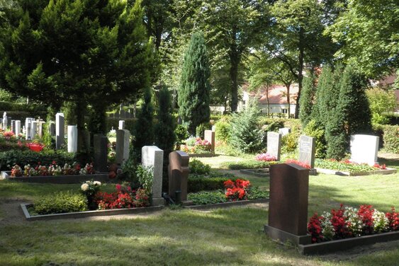 Grabstätten auf dem Fridhof - Copyright: St. Andreas Kirchengemeinde