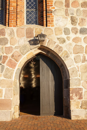 Die Eingangstür von St. Johannis Sterley