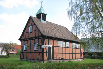 Außenansicht der St.-Annen-Kapelle in Grambek