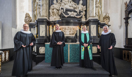 Die vier Pastoren Robert Pfeifer, Inga Meißner (beide St. Marien) sowie Lutz und Kathrin Jedeck (St. Jakobi) gestalten paarweise von Januar bis März die Gottesdiensten in St. Marien und St. Jakobi. 