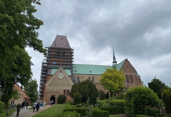 Blick auf eine Kirche - Copyright: Bastian Modrow