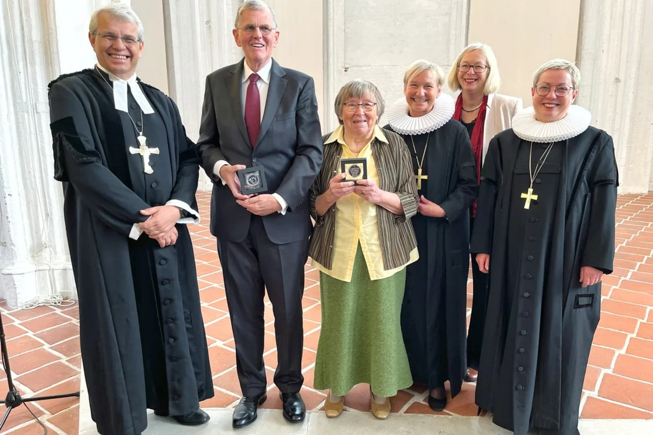 Gruppenbild in einer Kirche