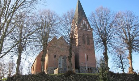 Kirche auf einem Hügel